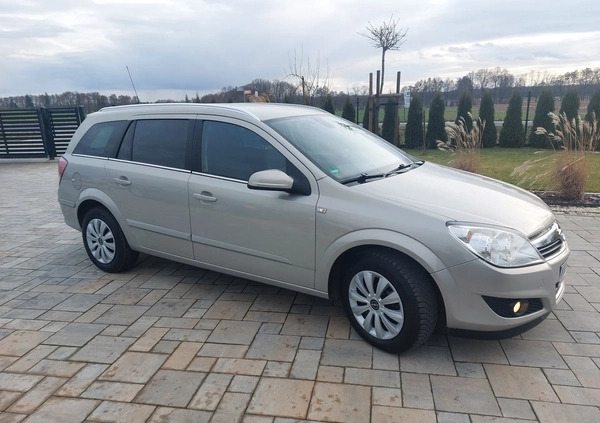 Opel Astra cena 13999 przebieg: 186000, rok produkcji 2007 z Kolbuszowa małe 781